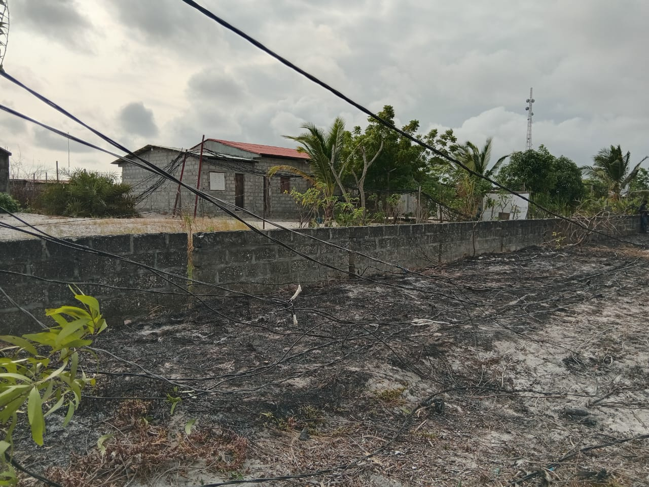 Ntchenguè : un incendie dans le cimetière et des habitants dans le noir