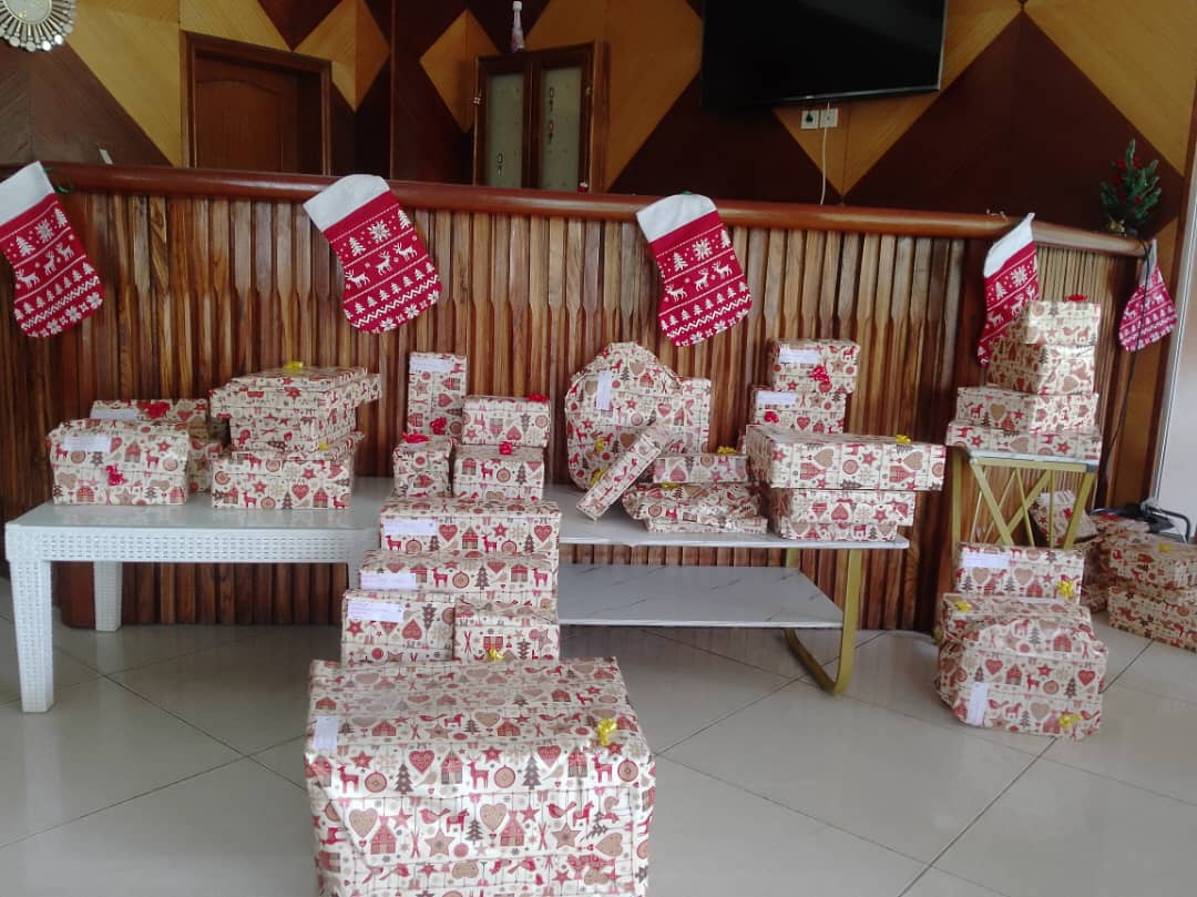 Noël solidaire à l’Hôtel Mbandja : des sourires pour les enfants et un coup de pouce à l’entrepreneuriat
